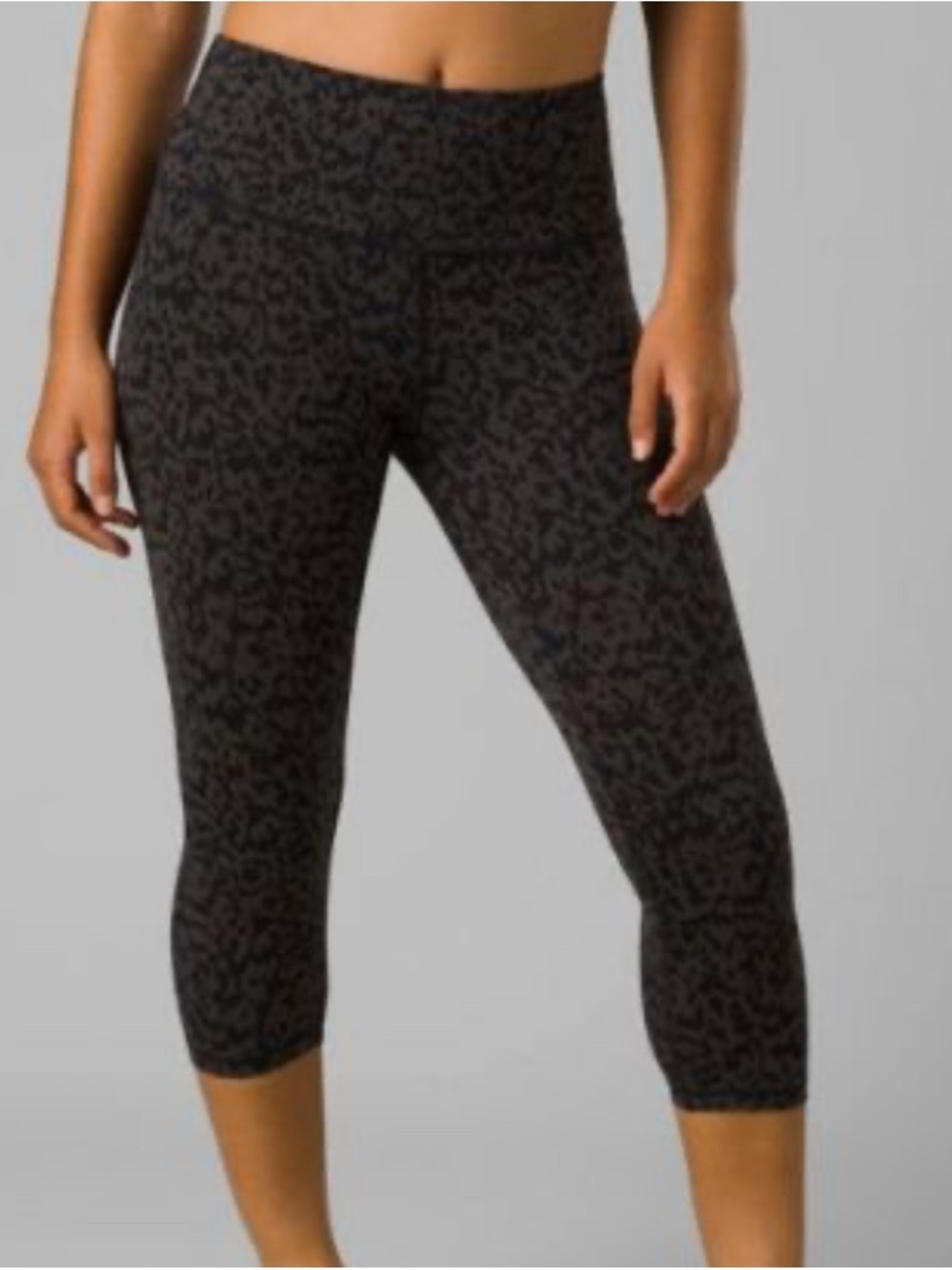Prana Chakara Capri Leggings Dark Iron Wild Print XS NWT - Picture 3 of 3